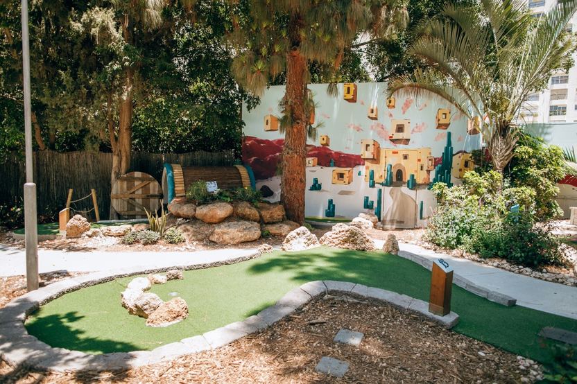 Mini Golf Herzliya, Herzliya, Open-air installation, 2022. A project by Maayan Kalo.