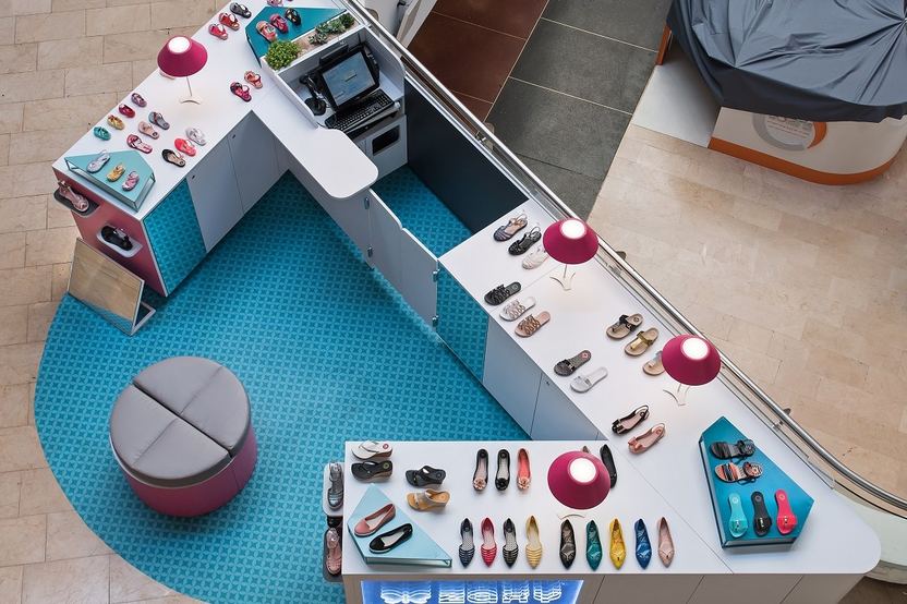 ZAXY, Dizengoff Center, Modular booth, 2016. A project by Maayan Kalo.